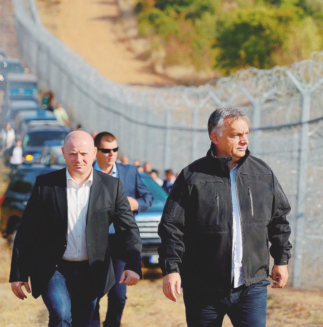 Il vallo di Viktor - Orbán ispeziona il reticolato di confine con la Turchia - Ansa Il format xenofobo che Orbán esporta nell’Europa dell’Est
