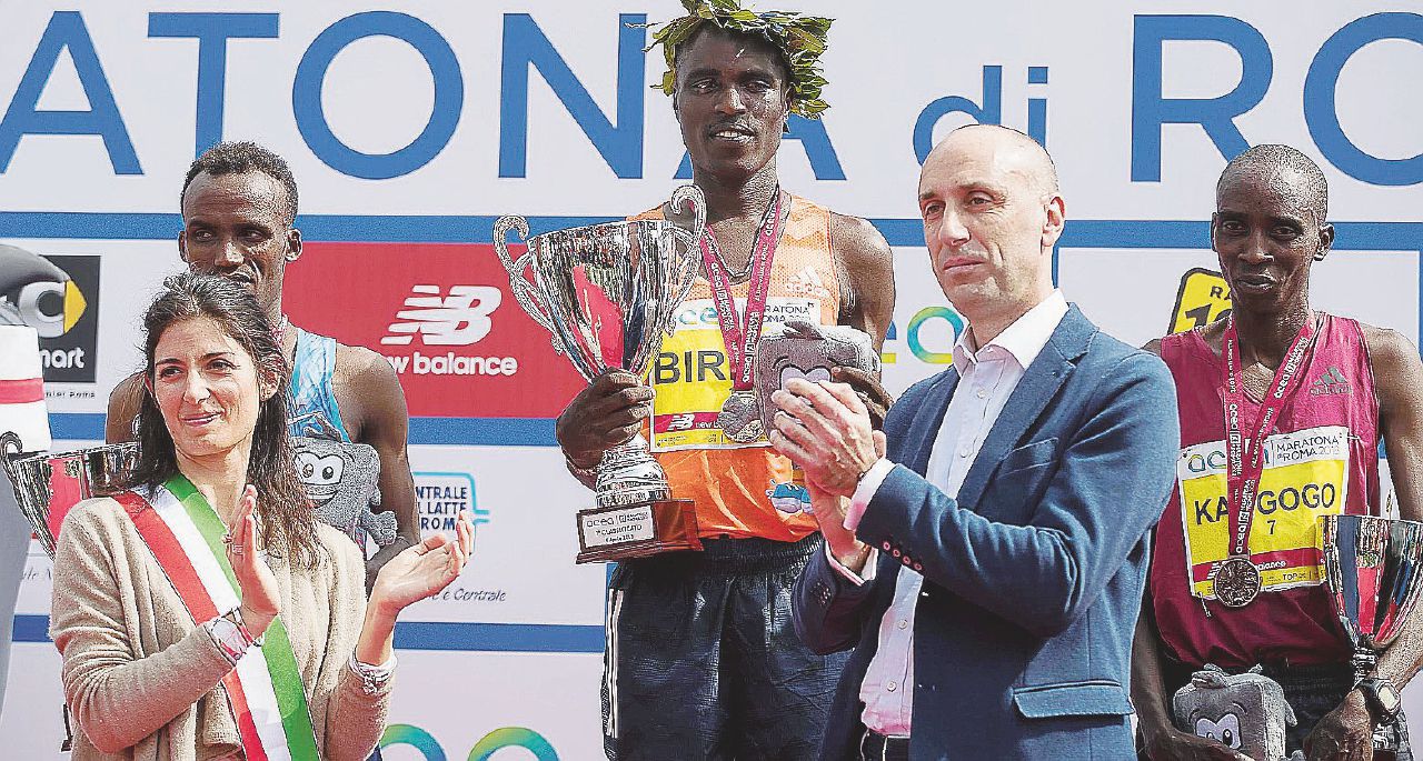 Copertina di Stadio, la Raggi torna dai pm: “Così ho scelto Lanzalone”