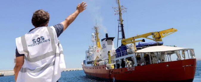 Aquarius, Toninelli: “Nessun atto formale di chiusura dei porti, mancava l’ok di Salvini a far sbarcare i migranti”