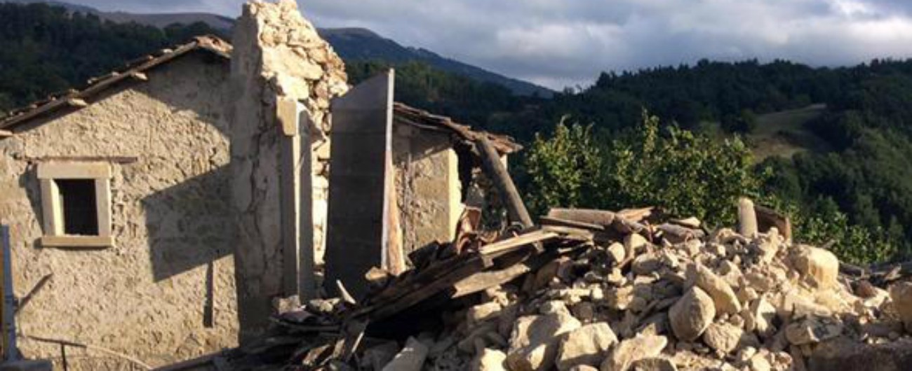 Terremoto Centro Italia, crollo della torre di Accumoli: a giudizio in 7, c’è il sindaco. Parente delle vittime: “Si dimetta”