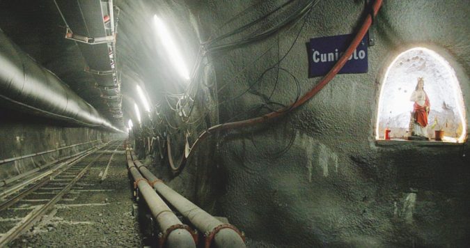 Il cunicolo - La cappella realizzata dagli operai nel cantiere del Brennero Mille metri dentro la roccia la grande fresa trova l’Africa