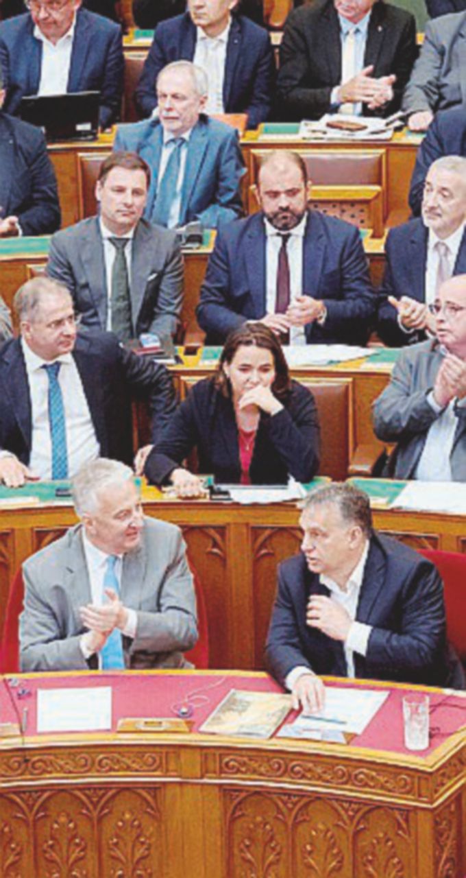 Orbán chiude le porte: nella Costituzione vietato accogliere gli stranieri Orbán chiude le porte: nella Costituzione vietato accogliere gli stranieri