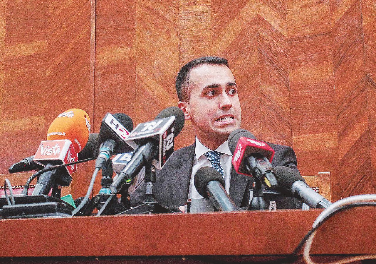 Firme contro Di Maio per rifare le regole dei gruppi 5 Stelle Firme contro Di Maio per rifare le regole dei gruppi 5 Stelle