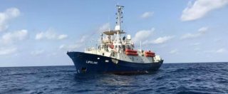 Copertina di Nave Lifeline salva migranti in acque libiche, Toninelli: “Batte illegalmente bandiera olandese, la sequestreremo”