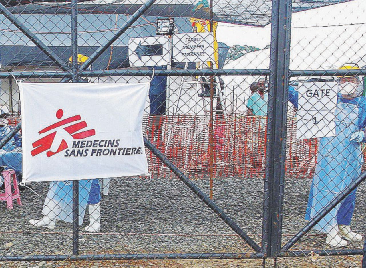 Epidemia - Una struttura di Medici Senza Frontiere in Liberia durante l’ondata di Ebola - Ansa Abusi senza frontiere: cure in cambio di sesso