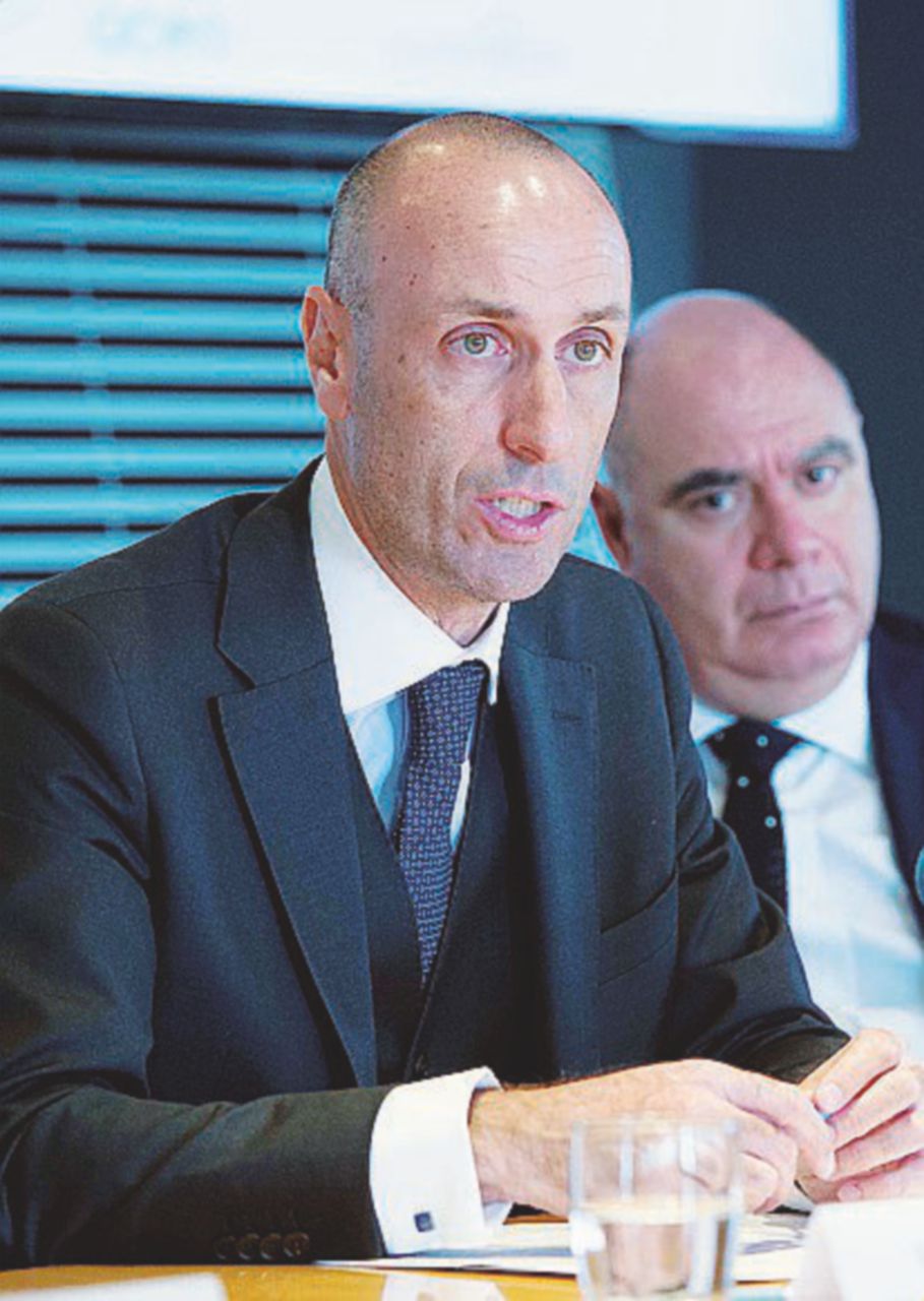 Copertina di “A Lanzalone dagli 50 mila euro”