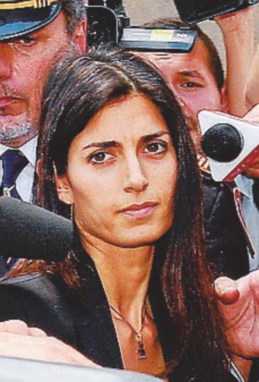Falso, via al processo Raggi: sentenza entro la primavera