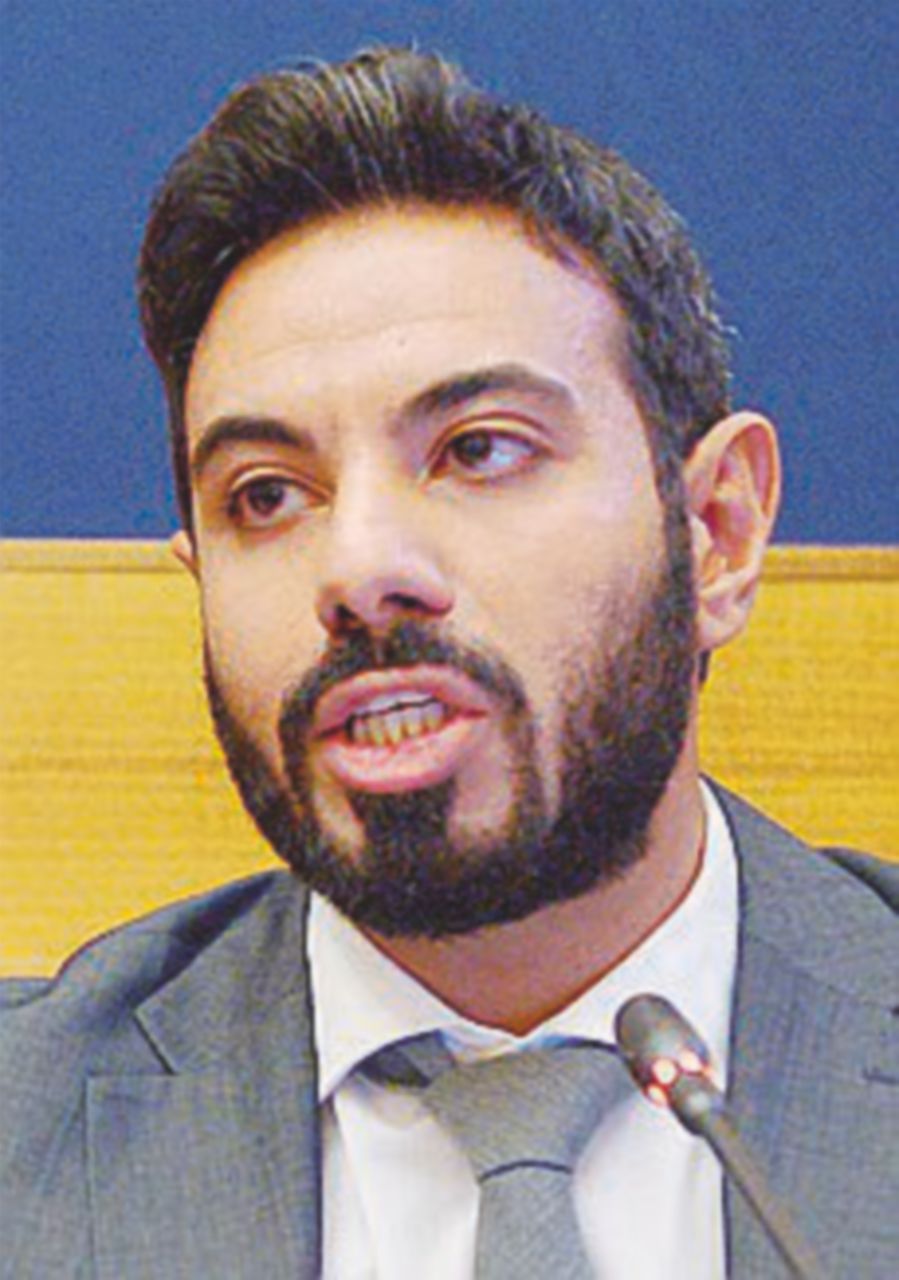 La Camera manda tutti al governo. E Di Maio prende l’ex