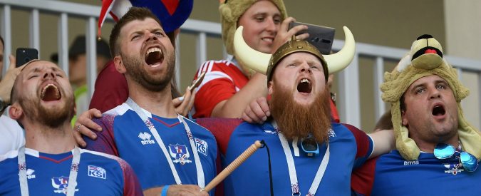 Russia 2018, le palle di Putin / Tra ultras spariti, bisticci antidoping e cori islandesi