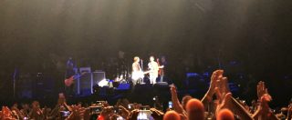Copertina di Pearl Jam a Milano, quel romanticone di Eddie: così il cantante decide di festeggiare il primo incontro con la moglie