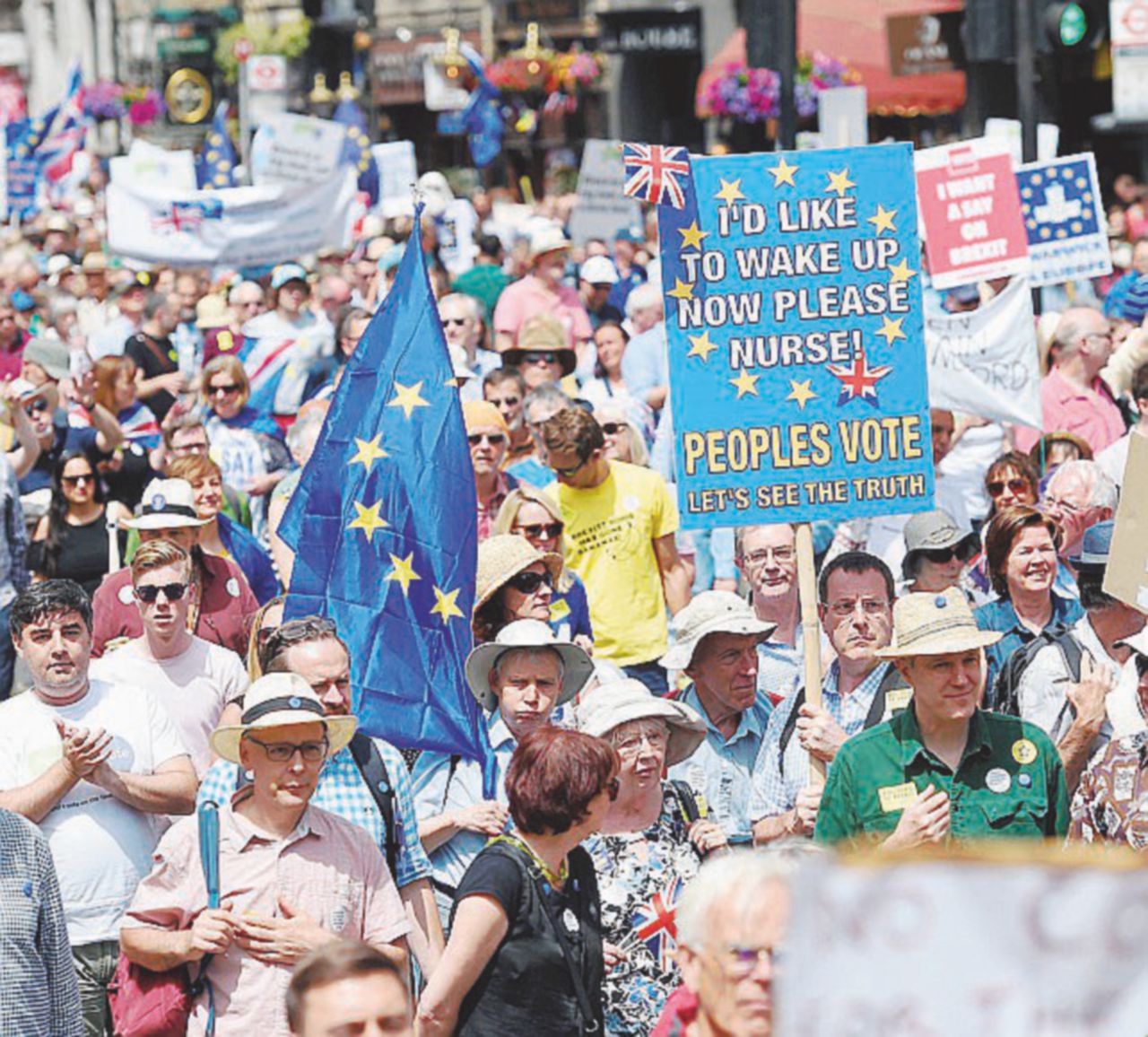 “Fermiamo la Brexit”, ma Corbyn non si vede