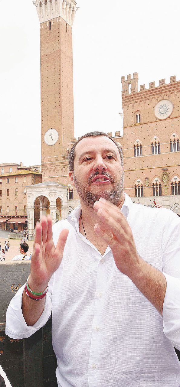 Piazza - Salvini a Siena Oggi i ballottaggi balneari: Salvini sfida il Pd in Toscana