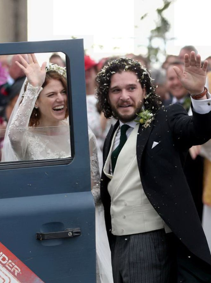 Copertina di Game of Thrones, Jon Snow e Ygritte (Kit Harington e Rose Leslie) si sono sposati (nella realtà) [FOTO]
