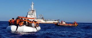 Copertina di Migranti, Open Arms salva 300 persone: “Malta nega approvvigionamento” ma Salvini: “I porti italiani sono chiusi”