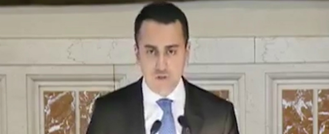 Copertina di Governo, la proposta di Di Maio: “Mezz’ora di connessione Internet gratis al giorno a chi non può permettersela”