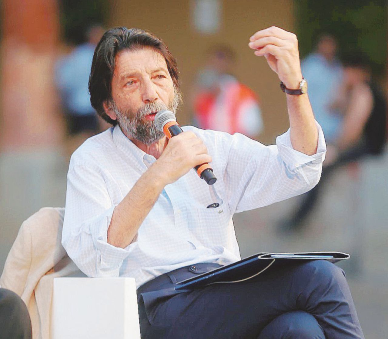 “Discutete di tutto, ma i nuovi capi siano estranei al passato”