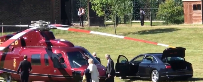 Copertina di Royal Family, la principessina Charlotte ancora protagonista: i nonni se ne vanno ma lei dimostra loro tutto il suo affetto