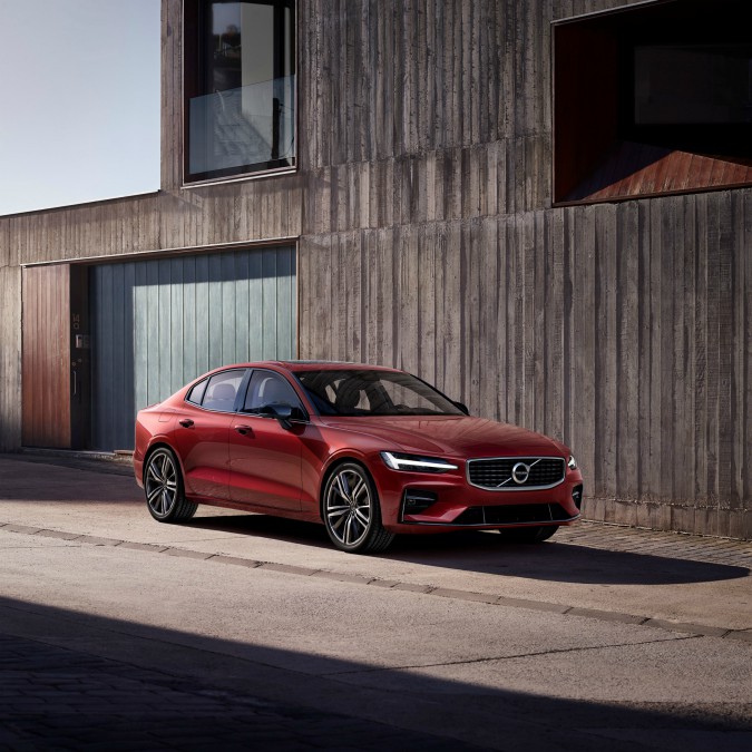 Copertina di Volvo S60, debutta la prima auto della casa svedese costruita negli Usa – FOTO