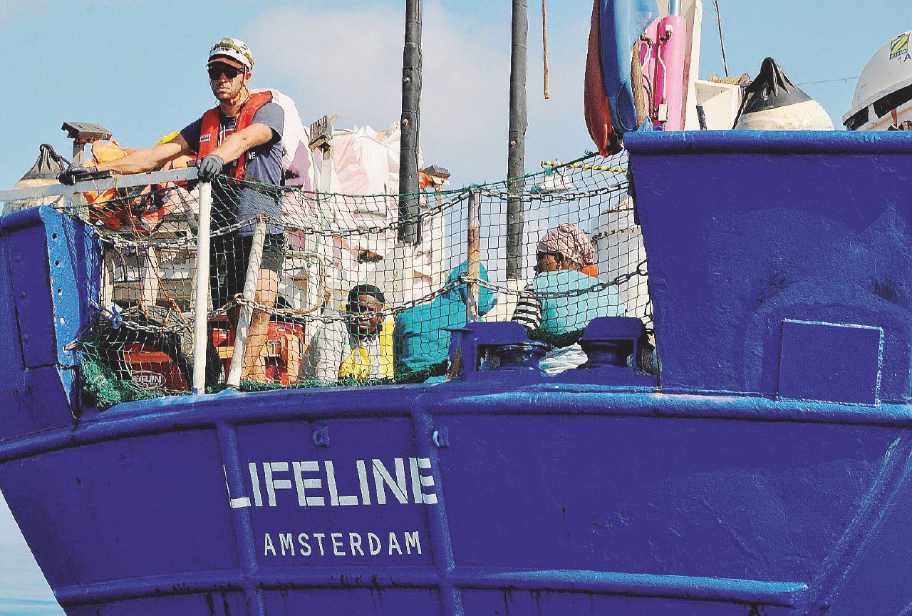 Copertina di Dopo 7 giorni di maretta la Lifeline sbarca a Malta