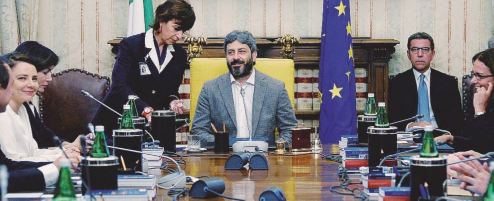Ufficio di presidenza - Ieri mattina Roberto Fico ha presentato la delibera per il ricalcolo dei vitalizi - LaPresse Vitalizi, ecco il taglio di Fico. Ma ora c’è la grana Senato
