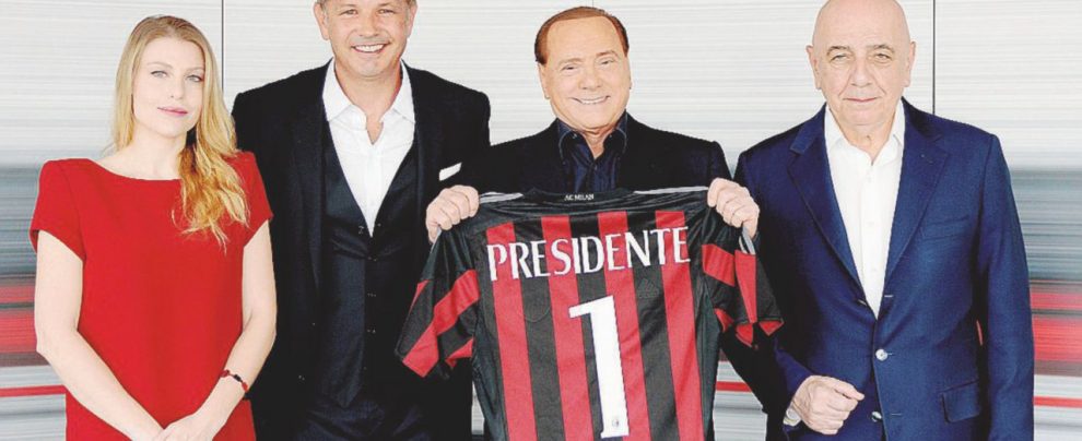 La diarchia del 2015 - Barbara e Silvio Berlusconi presentano il tecnico Sinisa Mihajlovic con Adriano Galliani - Ansa Il peccato del Diavolo e l’ultima farsa di B.