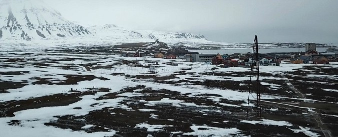 Copertina di Un mare da salvare, su Sky il documentario che racconta come sta cambiando l’Artico. La clip d’anticipazione