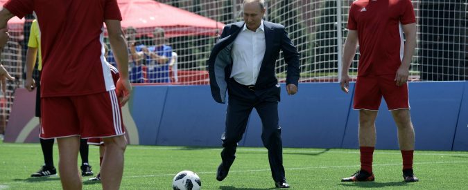 Russia 2018, le palle di Putin / Mentre il calcio riposa, lo zar fa il magnanimo e i serbi covano rancore