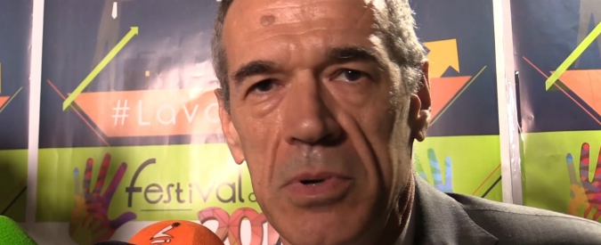 Copertina di Governo, Cottarelli: “Spero che non aumenti il deficit, il rischio sarebbe una crisi da spread. Utile la stretta di Monti”