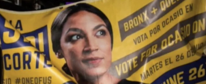 New York, choc per i democratici: la pasionaria socialista Alexandria Ocasio-Cortez batte il favorito Crowley