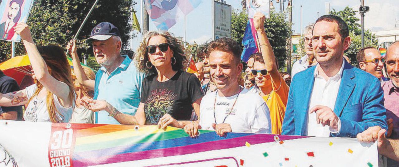 Spadafora al Gay pride. Fontana: “Non parla a nome del governo”