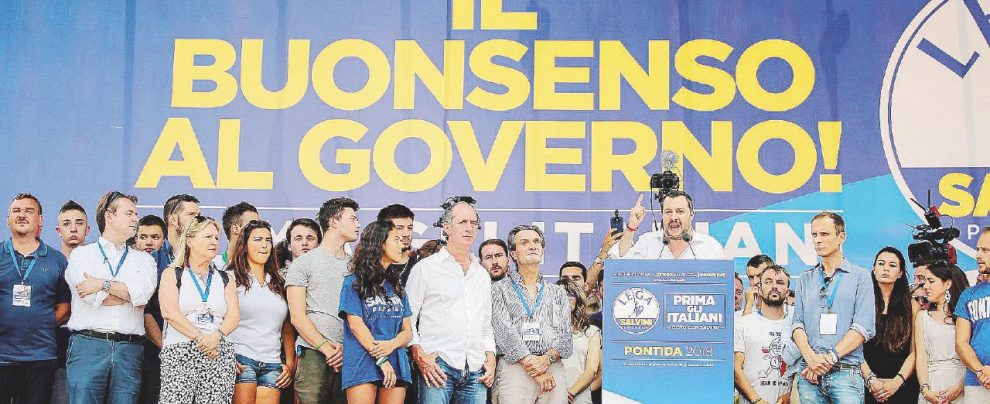 Salvini celebra se stesso: “Governeremo per 30 anni” Salvini celebra se stesso: “Governeremo per 30 anni”