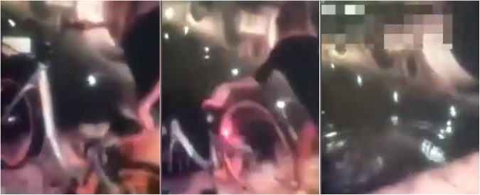 Copertina di Roma, buttano la bicicletta a noleggio nel Tevere e postano il video sui social. Raggi: “Incivili. Spero vengano puniti”