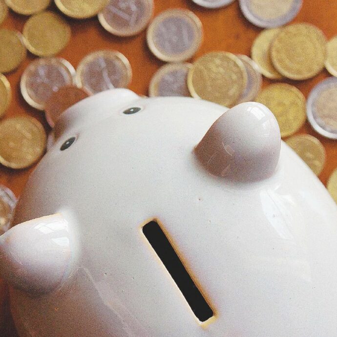 “La mia amica vuole andare solo in posti costosi e ordinare tanto cibo. Poi devo pagare io perché dice che non ha soldi”: lo sfogo di una mamma su Reddit