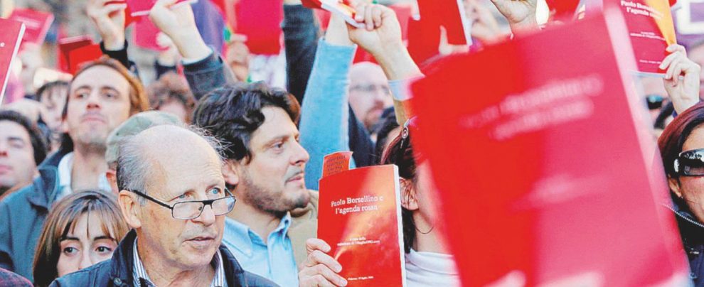 Agende rosse - Salvatore Borsellino (a sinistra con gli occhiali) a una manifestazione del movimento da lui fondato - Ansa Il caso Borsellino al Csm. Il fratello attacca i giudici