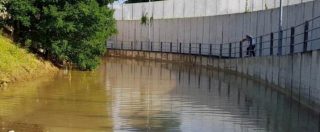 Copertina di Maltempo Torino, temporale allaga sottopasso: uomo muore annegato