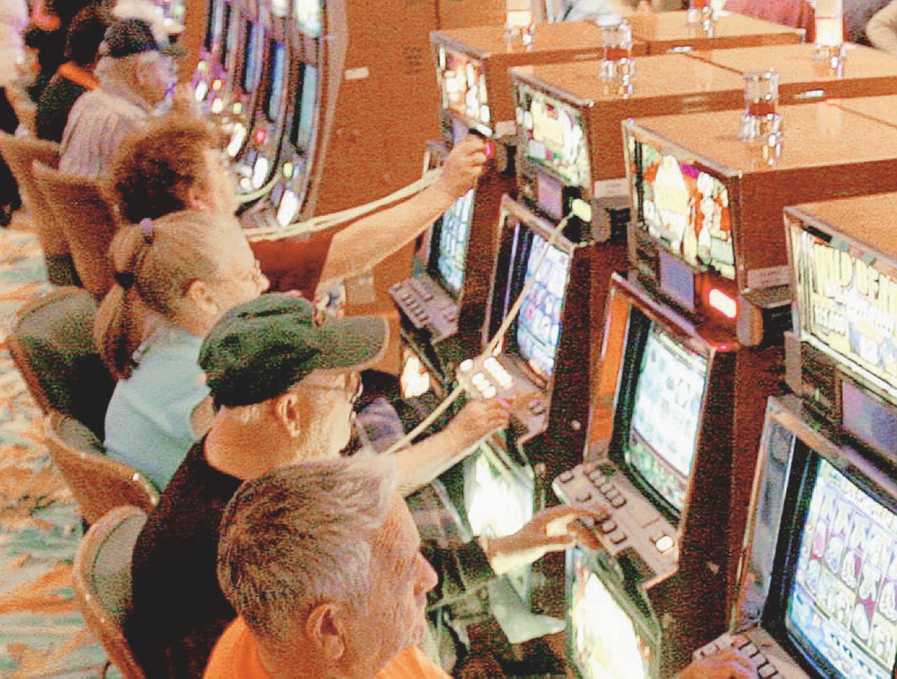 Copertina di Soldi, crimine e dipendenze. L’arcipelago del gioco di Stato