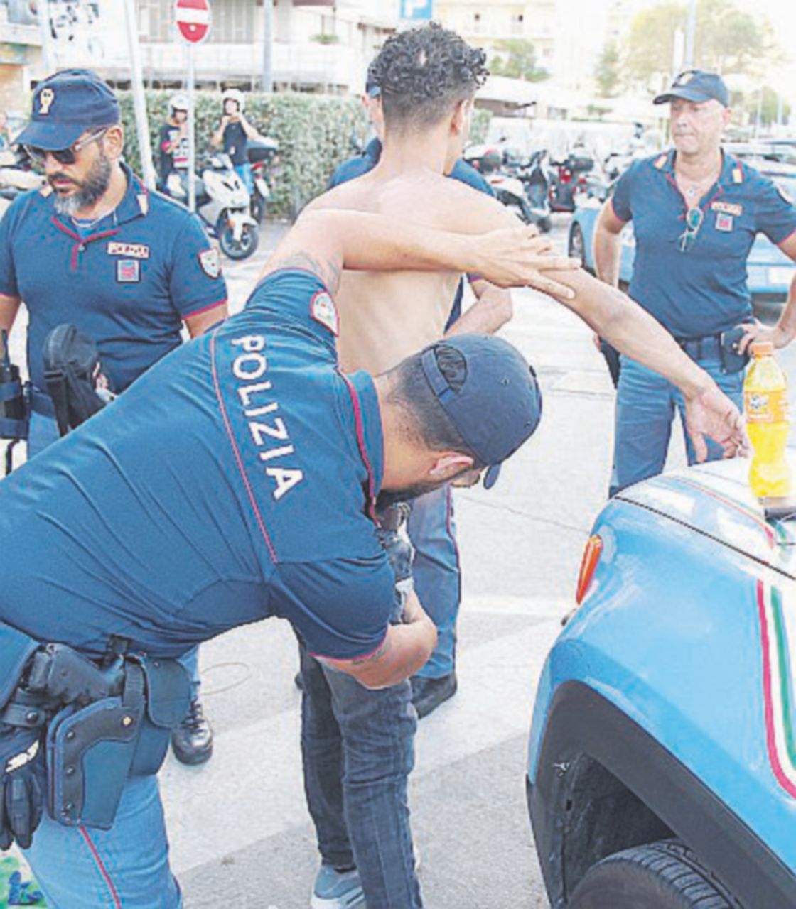 Tolleranza zero - Sicurezza rafforzata sulle spiagge - Ansa/LaPresse Adesso Salvini si butta su “vu cumprà” e taser