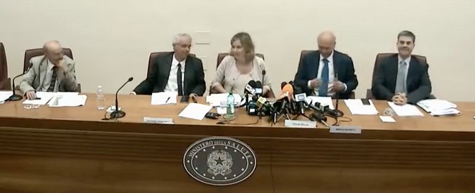 Copertina di Vaccini, l’annuncio del ministro della Salute Giulia Grillo: “Aspetto un bambino e lo farò vaccinare”
