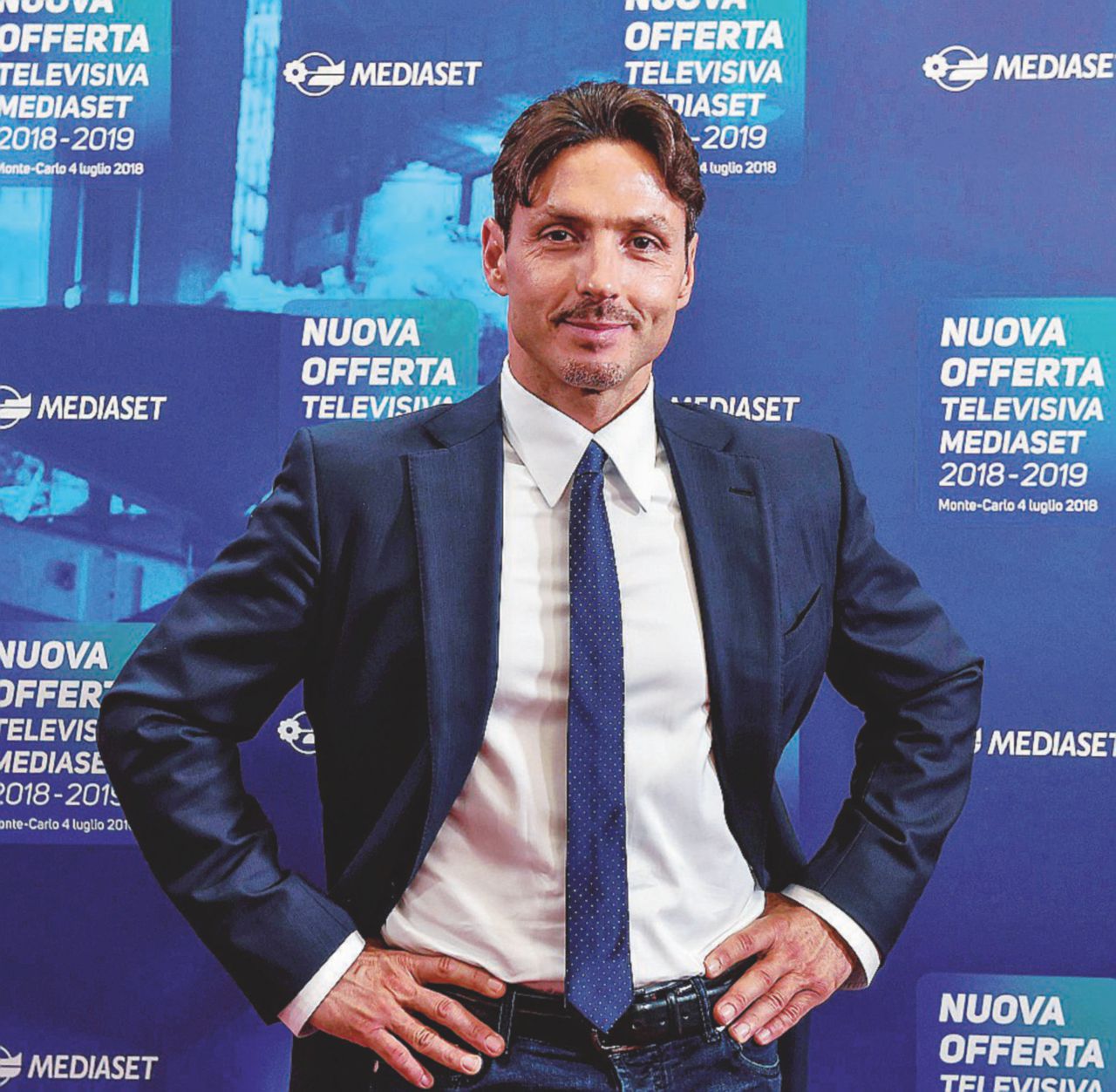 Erede - Pier Silvio Berlusconi, ai vertici dell’azienda di famiglia Mediaset, alla presentazione dei palinsesti - Ansa Pier Silvio B. fa il gialloverde: “Ora lasciamoli lavorare”