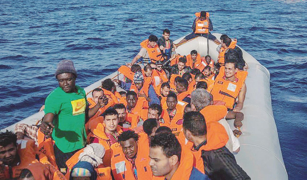 Migranti al largo della Libia Salvini: “Meno permessi umanitari, sono troppi”