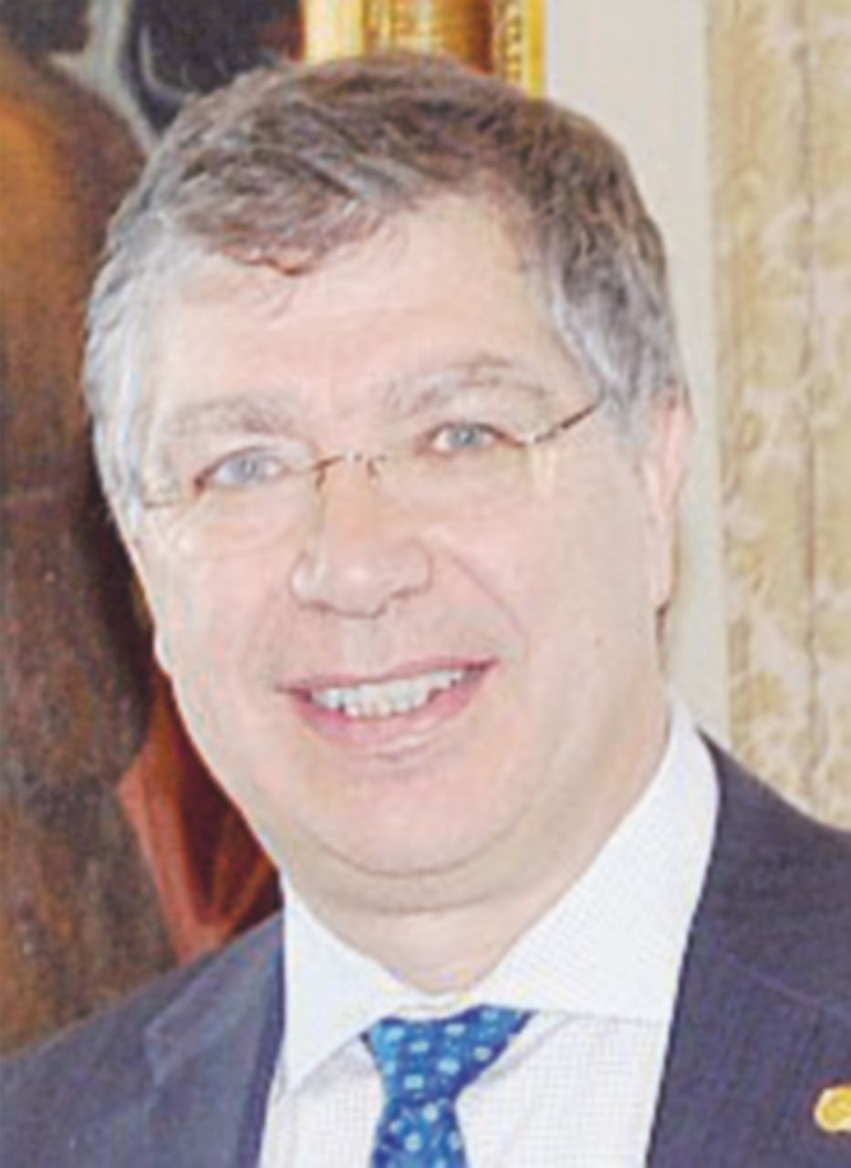 Esponente del Pd - Francesco De Domenico, neo deputato del Pd all’Assemblea Regionale Siciliana Posto in caldo all’università: bando su misura per l’ex direttore (deputato)