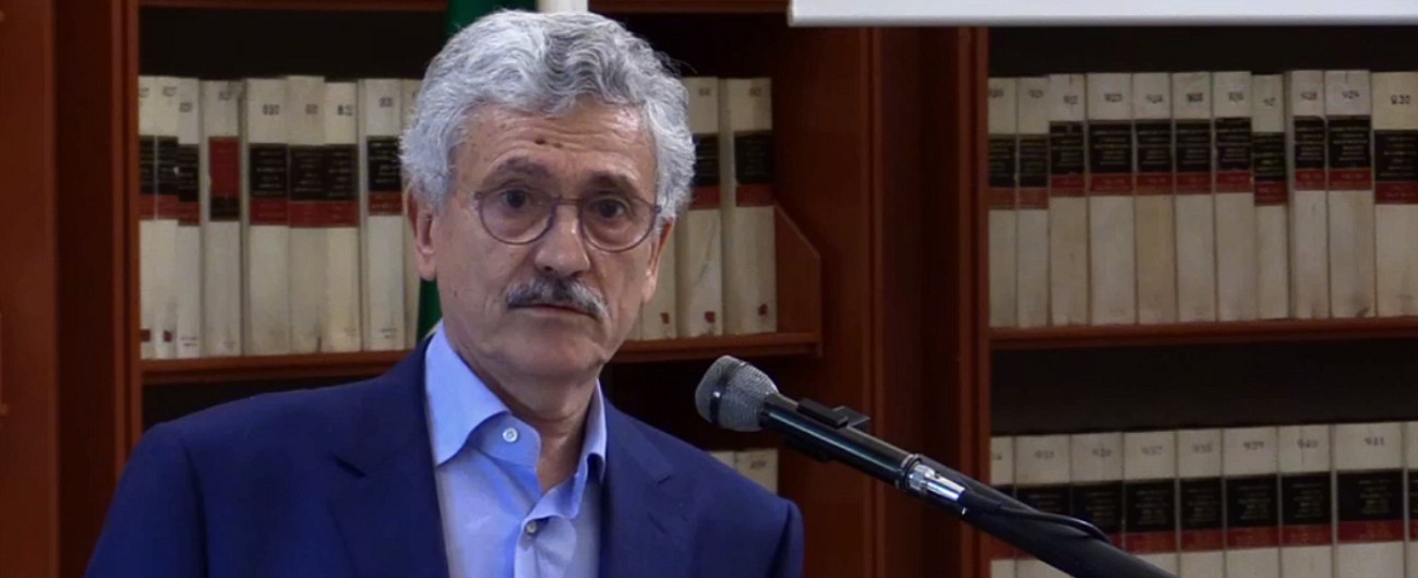 Copertina di Pd, D’Alema: “Ha imboccato una strada contromano e ha incontrato un tir. E diabolicamente continua a farlo”
