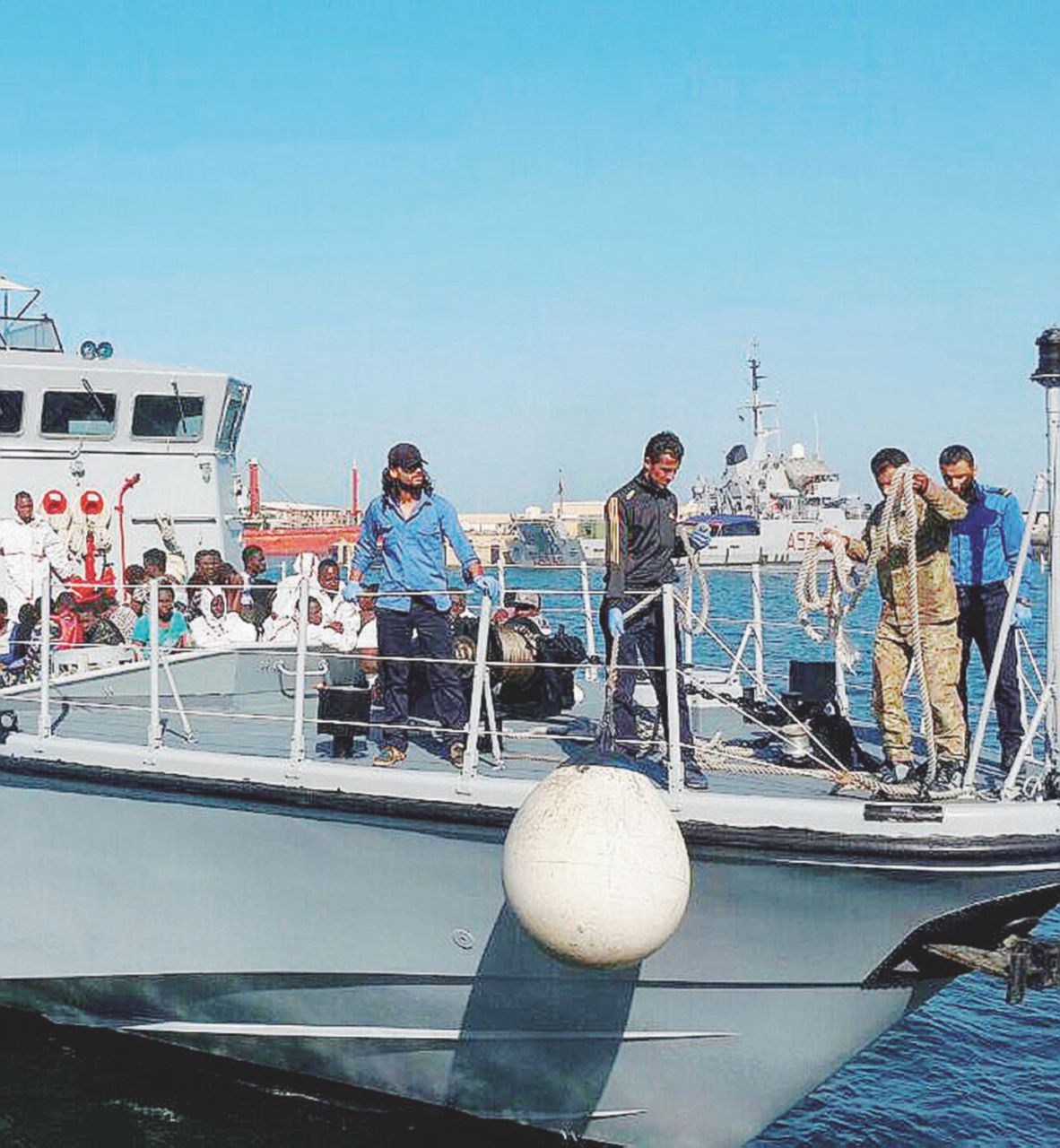 Ripresi - Motovedetta libica con migranti riportati a Tripoli - Ansa Ahmed al-Dabbashi e quella sporca (mezza) dozzina