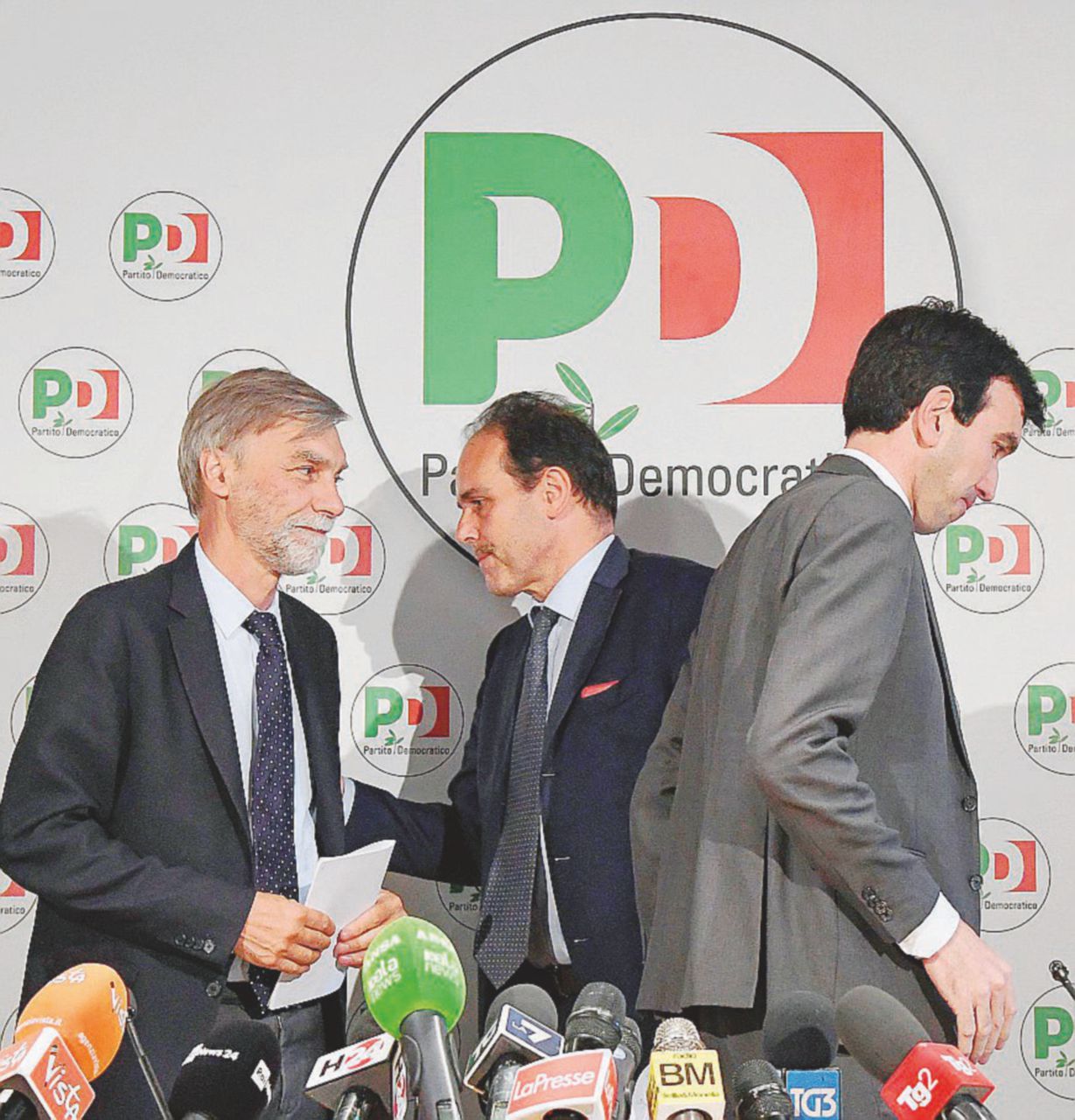 Correnti - Graziano Delrio, Maurizio Martina e Andrea Marcucci - Ansa I dem eleggeranno Martina, poi (forse) si fa il congresso