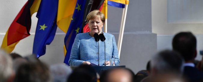 Angela Merkel non vuole più i migranti. E in Europa torna l’idea di internare i diversi
