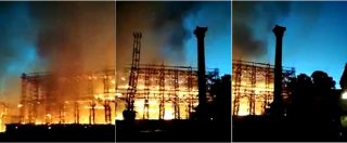 Copertina di Roma, incendio negli studi cinematografici di Cinecittà: in fiamme scenografie e rivestimenti