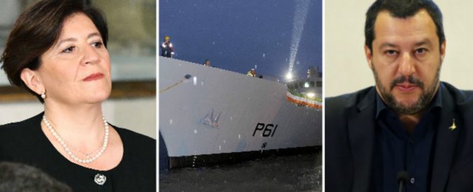 Migranti, nave irlandese a Messina. Salvini: “Porti chiusi anche alle missioni Ue”. Difesa: “Non è sua competenza”