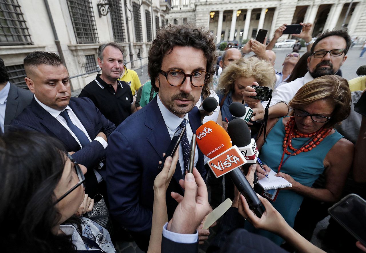 Toninelli: “Non abbiamo virato a destra. Riportiamo soltanto la legalità”