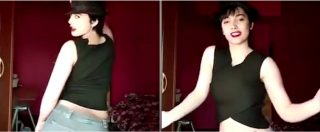 Copertina di Iran, balla in un video pubblicato sui social: ragazza 18enne arrestata per “violazione delle norme morali”