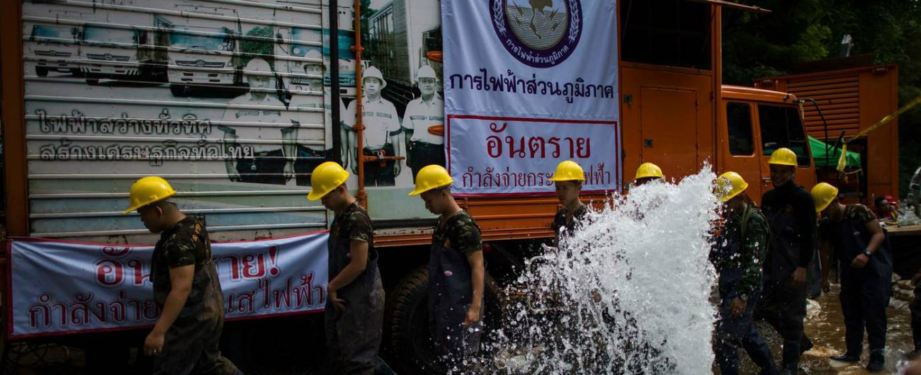 Copertina di Thailandia, salvati i primi quattro ragazzini. Polizia locale: “Stanno bene”. Gli altri 8 e allenatore estratti domani